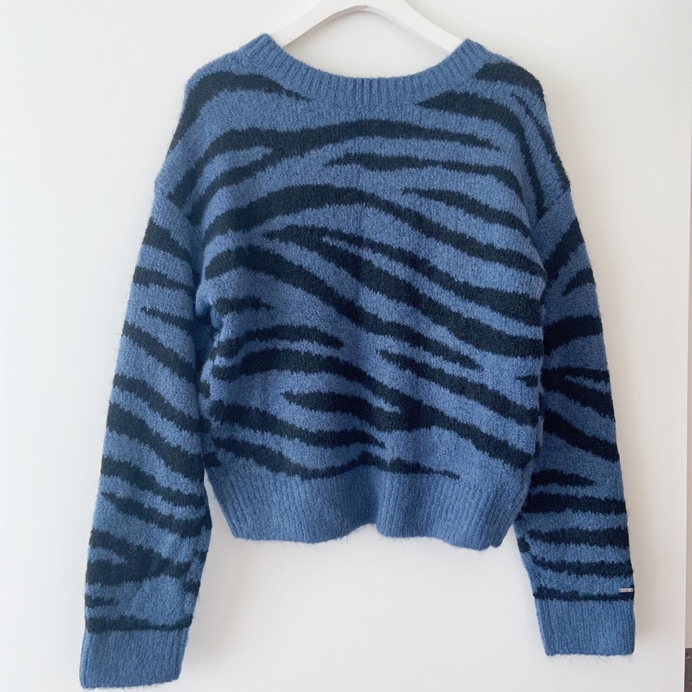 Victoria’s Secret Sweater - Picture 2 of 12